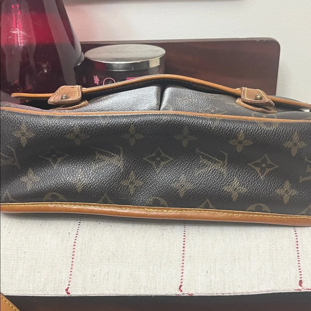 Louis Vuitton Gibeciere Crossbody unbranded vachetta strap new trim and tabs - Picture 7 of 16